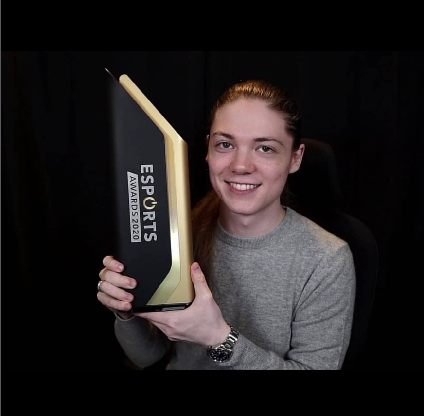 2021.10.11 RIP 虹彩六號主播 KiXSTAr